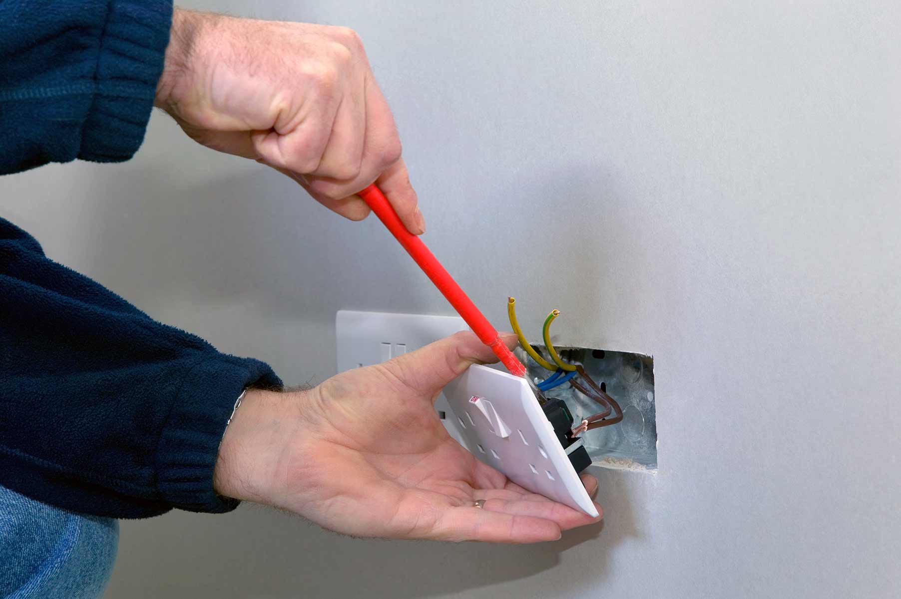 Our electricians can install plug sockets for domestic and commercial proeprties in Chesham and the local area. 